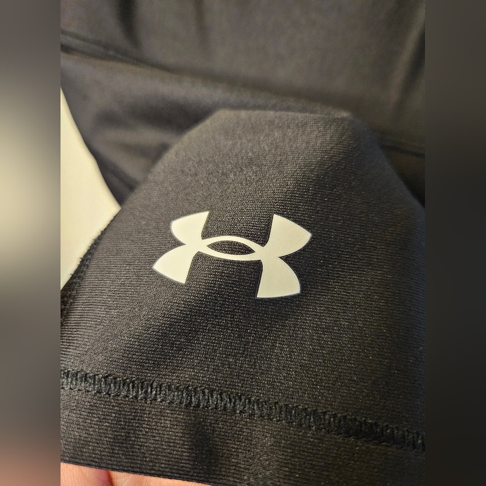 Under Armour Team Volleyball Shortie in Black - Size L - Picture 7 of 8